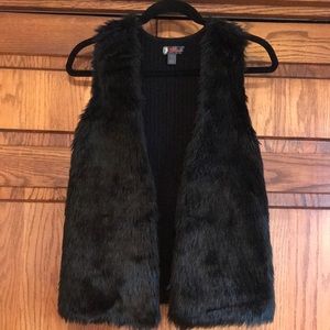 J.J. BASICS Faux Fur Vest-Medium-Excellent condition
